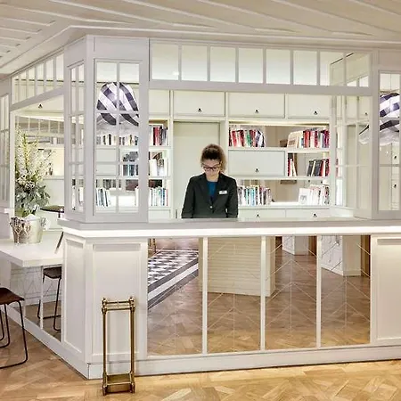 H10 ドゥケ デ ローレ